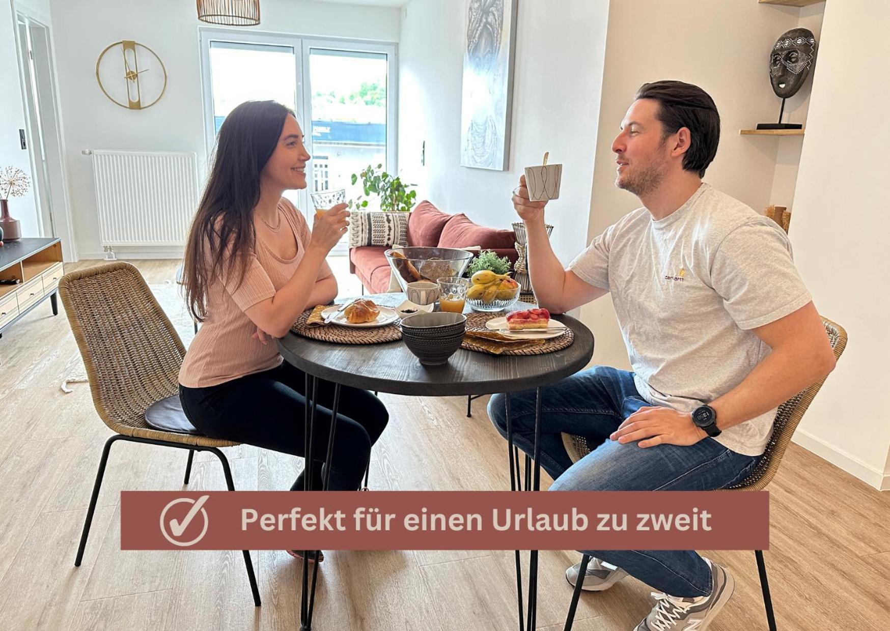 African-Style Apartment - Stadtnah, Parkplatz, E-Ladestation Fuer Auto & Fahrraeder, Gitterbox Fuer Fahrraeder, Fitnessstudio Koblenz  Eksteriør bilde